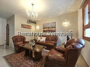 Casa (Multipes Niveles) en Venta en Cumbres de Curumo, Distrito Metropolitano - 36