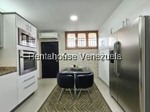 Casa (Multipes Niveles) en Venta en Cumbres de Curumo, Distrito Metropolitano - 41