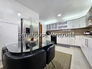 Casa (Multipes Niveles) en Venta en Cumbres de Curumo, Distrito Metropolitano - 42