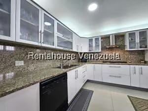 Casa (Multipes Niveles) en Venta en Cumbres de Curumo, Distrito Metropolitano - 45