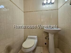 Casa (Multipes Niveles) en Venta en Cumbres de Curumo, Distrito Metropolitano - 56