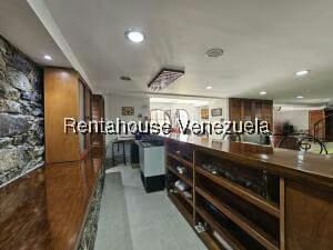 Casa (Multipes Niveles) en Venta en Cumbres de Curumo, Distrito Metropolitano - 64