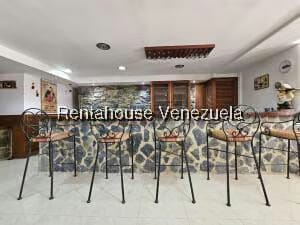 Casa (Multipes Niveles) en Venta en Cumbres de Curumo, Distrito Metropolitano - 65