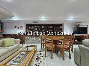 Casa (Multipes Niveles) en Venta en Cumbres de Curumo, Distrito Metropolitano - 71