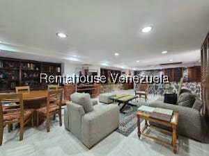 Casa (Multipes Niveles) en Venta en Cumbres de Curumo, Distrito Metropolitano - 72