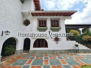 Casa (Multipes Niveles) en Venta en Cumbres de Curumo, Distrito Metropolitano - 77
