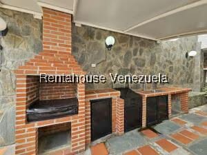 Casa (Multipes Niveles) en Venta en Cumbres de Curumo, Distrito Metropolitano - 86