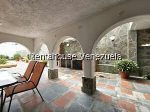 Casa (Multipes Niveles) en Venta en Cumbres de Curumo, Distrito Metropolitano - 90