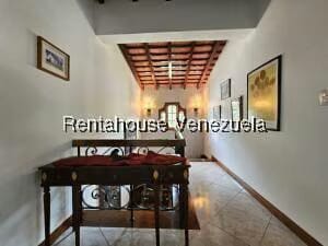 Casa (Multipes Niveles) en Venta en Cumbres de Curumo, Distrito Metropolitano - 91