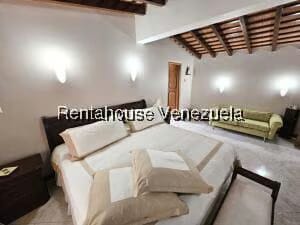 Casa (Multipes Niveles) en Venta en Cumbres de Curumo, Distrito Metropolitano - 97