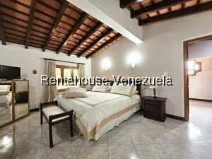 Casa (Multipes Niveles) en Venta en Cumbres de Curumo, Distrito Metropolitano - 98