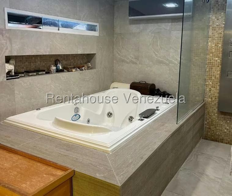 Casa (Multipes Niveles) en Venta en Macaracuay, Distrito Metropolitano - 17