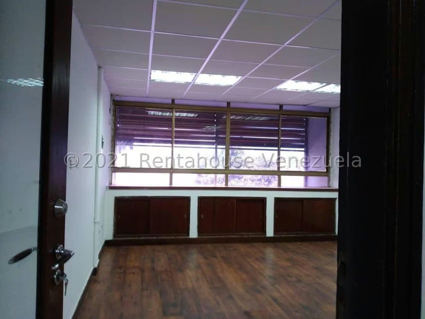 Comercial (Oficina) en Alquiler en Avenida El Milagro, Zulia - 5