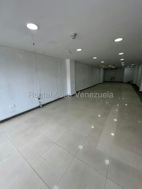 Comercial (Local Comercial) en Alquiler en La Trinidad, Distrito Metropolitano - 3