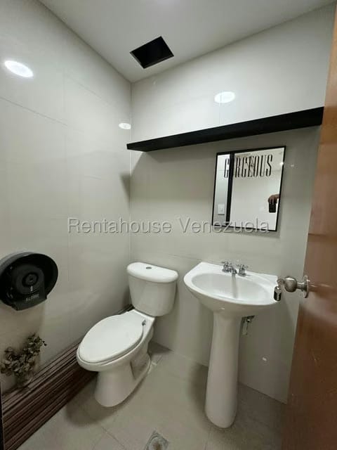 Comercial (Local Comercial) en Alquiler en La Trinidad, Distrito Metropolitano - 5