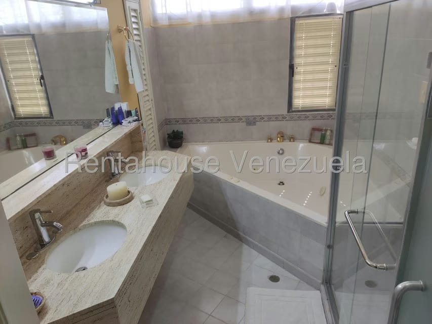 Casa (Duplex) en Venta en Cumboto, Carabobo - 35