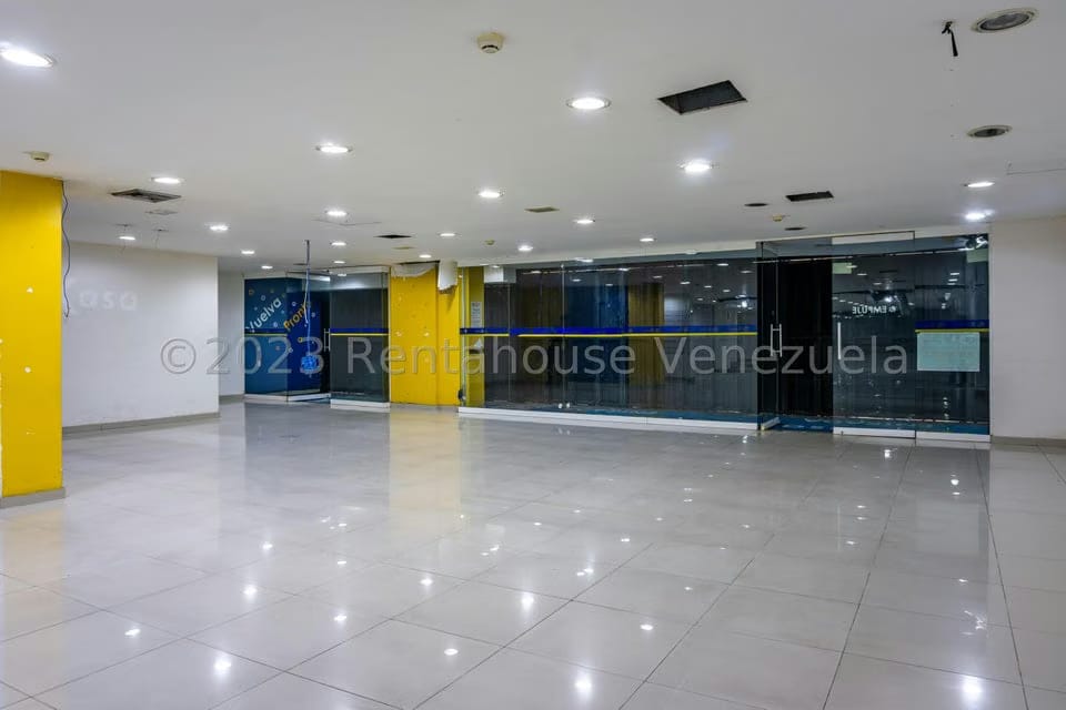 Comercial (Local Comercial) en Venta en Parroquia Santa Teresa, Distrito Metropolitano - 11