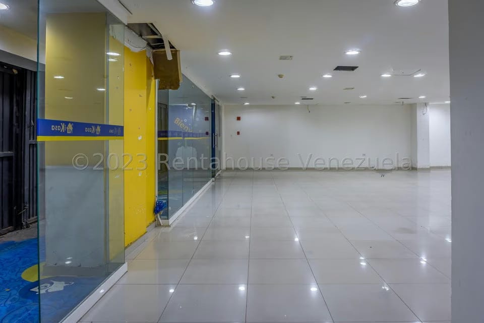 Comercial (Local Comercial) en Venta en Parroquia Santa Teresa, Distrito Metropolitano - 3
