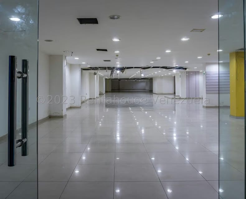 Comercial (Local Comercial) en Venta en Parroquia Santa Teresa, Distrito Metropolitano - 4