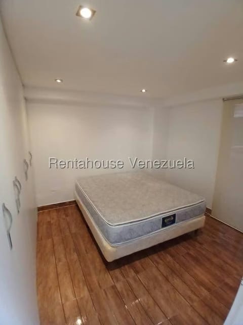 Apartamento (1 Nivel) en Alquiler en Bosques de la Lagunita, Distrito Metropolitano - 12