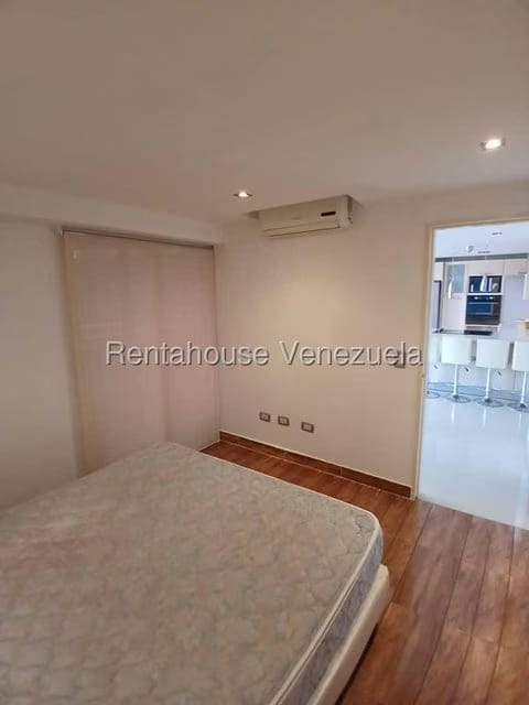 Apartamento (1 Nivel) en Alquiler en Bosques de la Lagunita, Distrito Metropolitano - 13