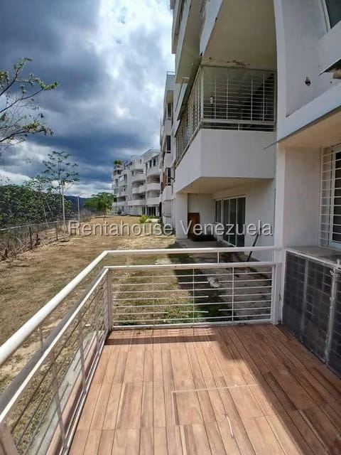 Apartamento (1 Nivel) en Alquiler en Bosques de la Lagunita, Distrito Metropolitano - 19