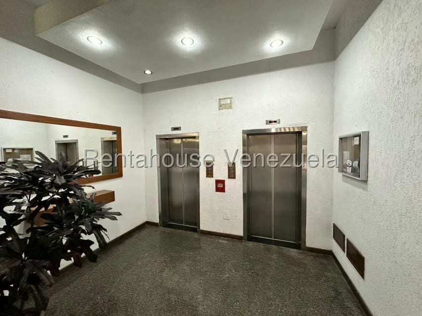 Apartamento (Duplex) en Venta en Los Caobos, Distrito Metropolitano - 2