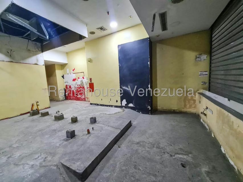Comercial (Local Comercial) en Alquiler en Los Dos Caminos, Distrito Metropolitano - 4
