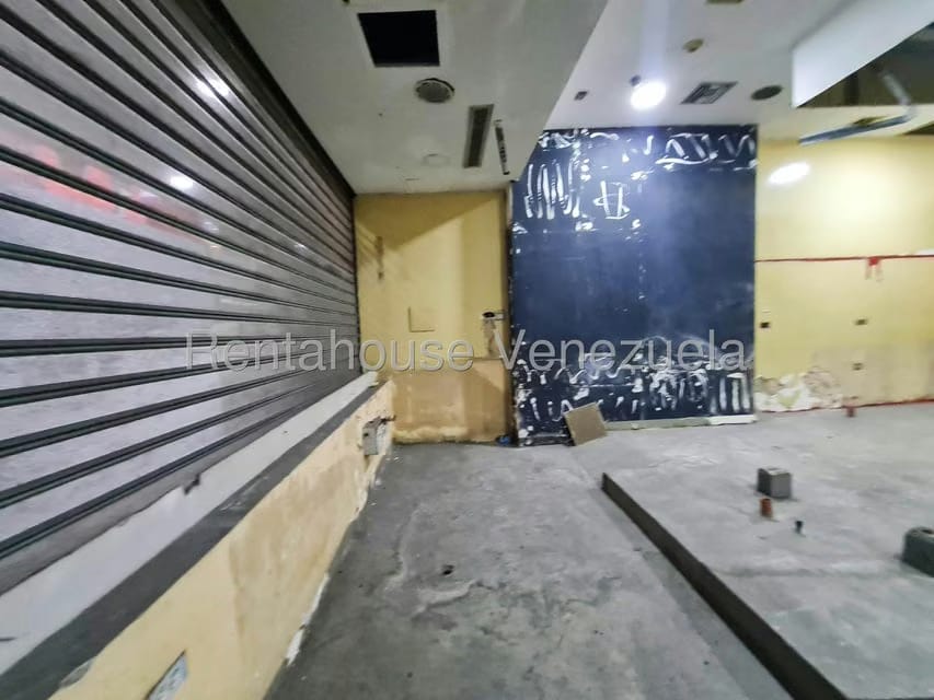 Comercial (Local Comercial) en Alquiler en Los Dos Caminos, Distrito Metropolitano - 6