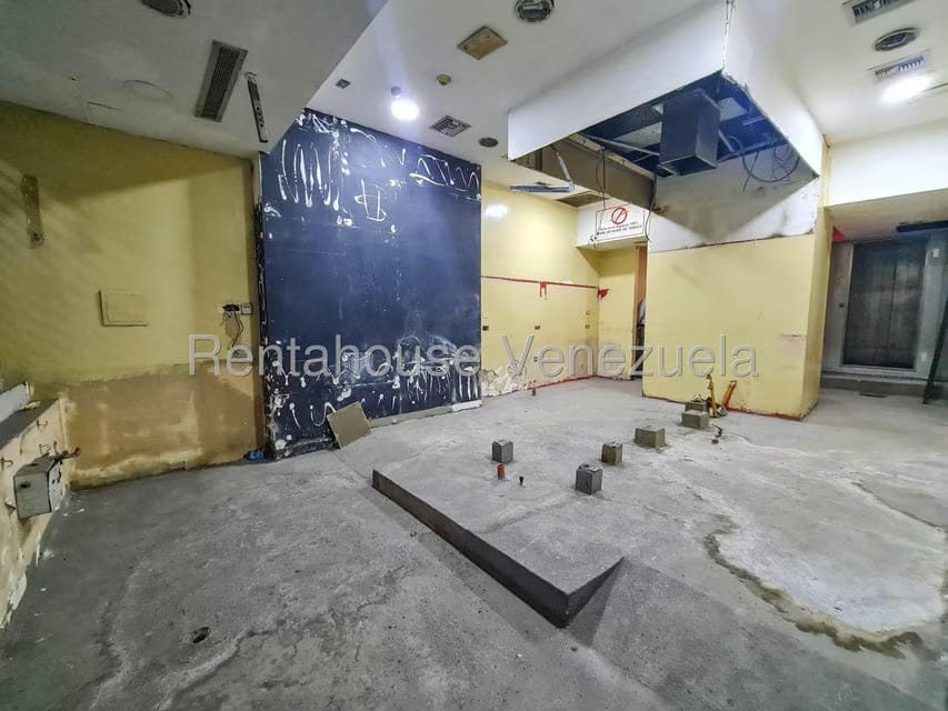 Comercial (Local Comercial) en Alquiler en Los Dos Caminos, Distrito Metropolitano - 7