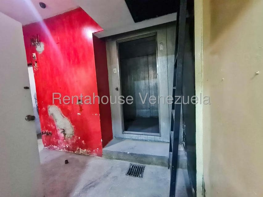 Comercial (Local Comercial) en Alquiler en Los Dos Caminos, Distrito Metropolitano - 8