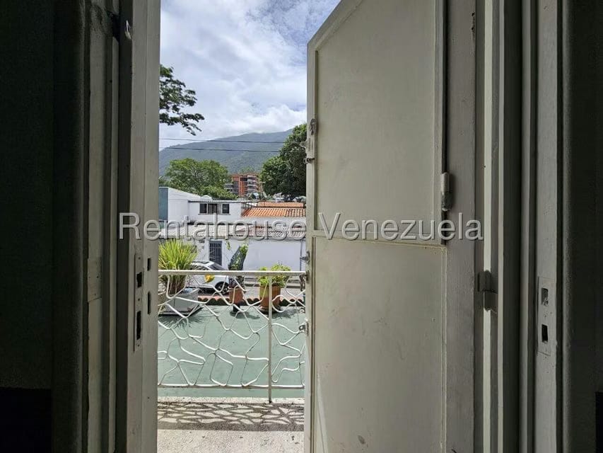 Comercial (Local Comercial) en Venta en Los Palos Grandes, Distrito Metropolitano - 16