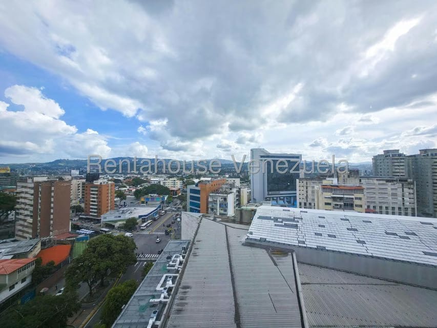 Comercial (Oficina) en Alquiler en Los Dos Caminos, Distrito Metropolitano - 11