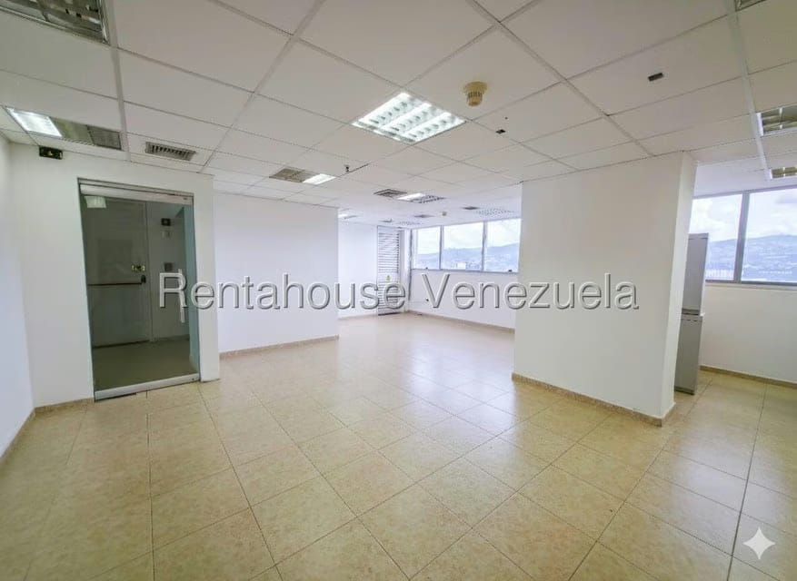 Comercial (Oficina) en Alquiler en Los Dos Caminos, Distrito Metropolitano - 4