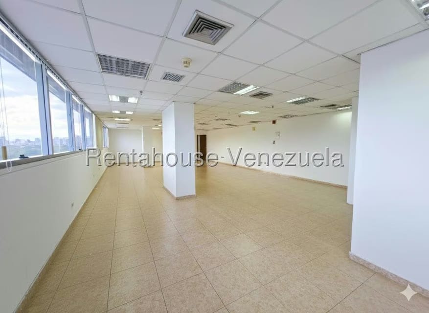 Comercial (Oficina) en Alquiler en Los Dos Caminos, Distrito Metropolitano - 6