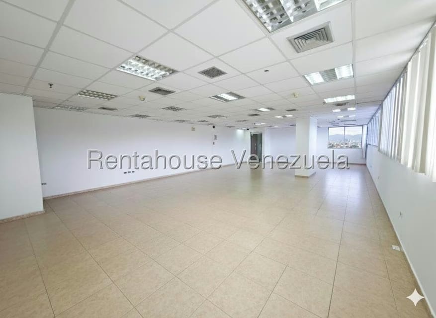 Comercial (Oficina) en Alquiler en Los Dos Caminos, Distrito Metropolitano - 8