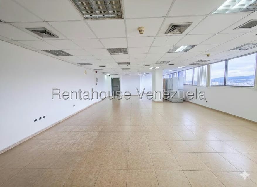 Comercial (Oficina) en Alquiler en Los Dos Caminos, Distrito Metropolitano - 9