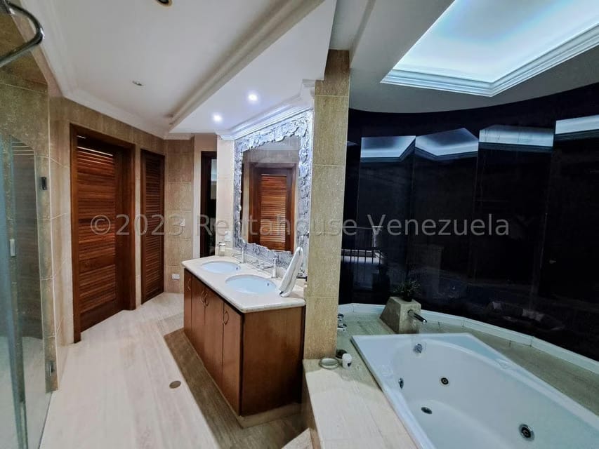 Casa (Multipes Niveles) en Venta en Altos de Guataparo, Carabobo - 34