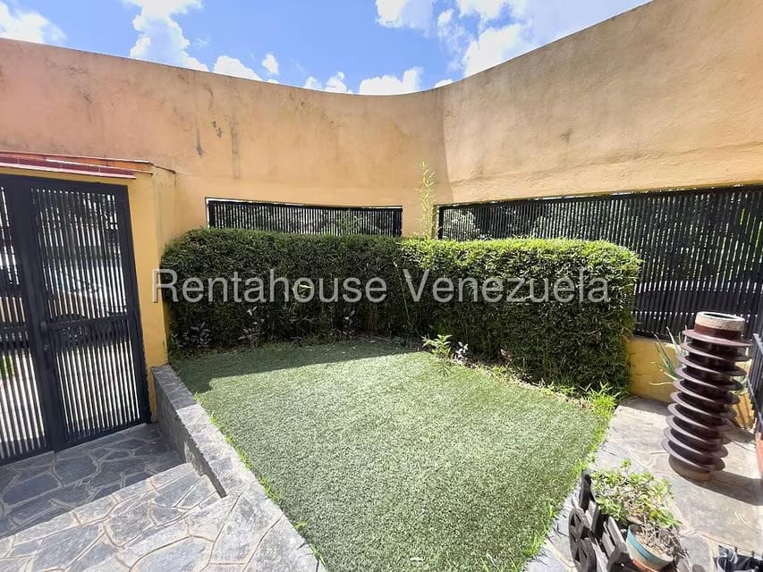 Casa (Duplex) en Venta en Macaracuay, Distrito Metropolitano - 2