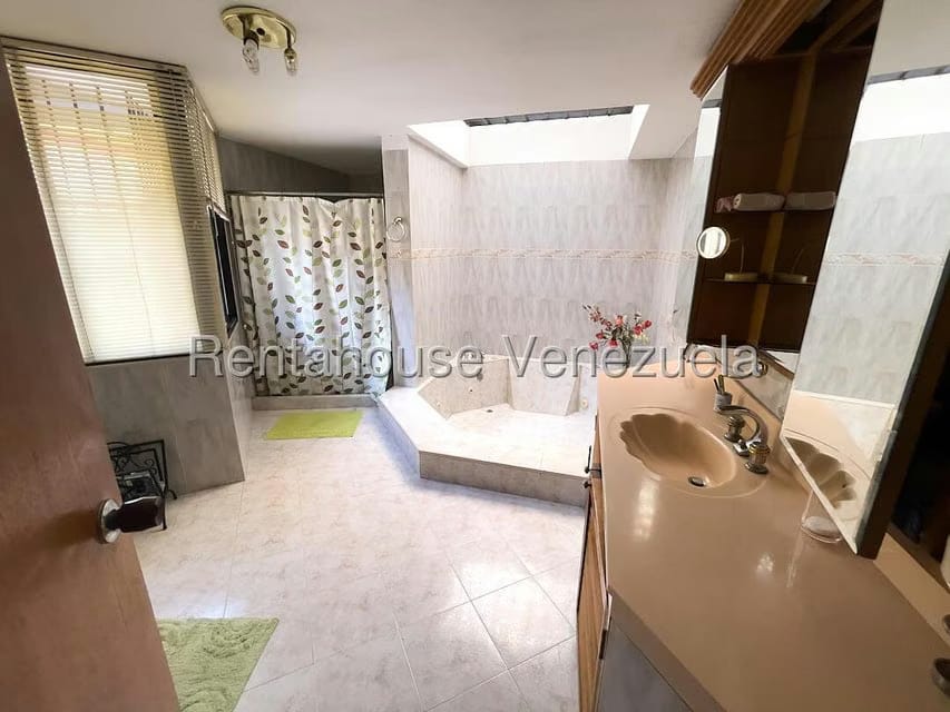 Casa (Duplex) en Venta en Macaracuay, Distrito Metropolitano - 28