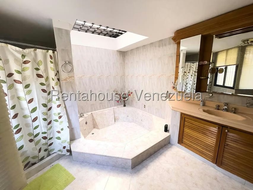 Casa (Duplex) en Venta en Macaracuay, Distrito Metropolitano - 30