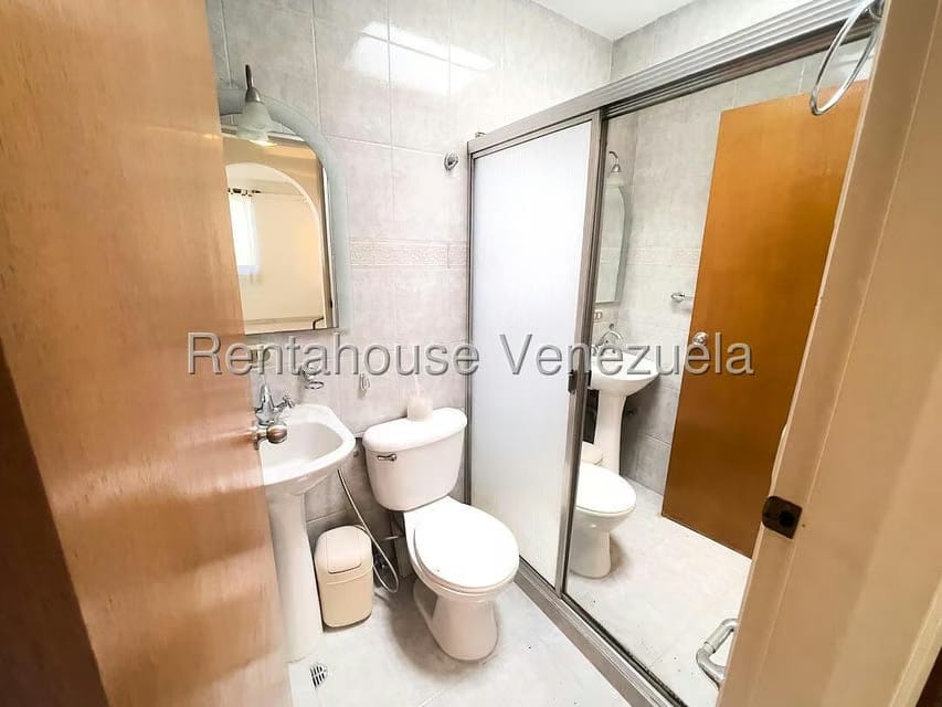 Casa (Duplex) en Venta en Macaracuay, Distrito Metropolitano - 38