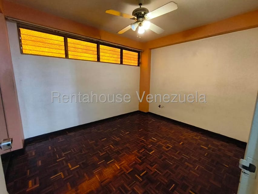 Apartamento (1 Nivel) en Alquiler en Campo Alegre, Distrito Metropolitano - 23