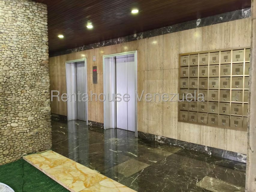 Apartamento (1 Nivel) en Alquiler en Campo Alegre, Distrito Metropolitano - 4