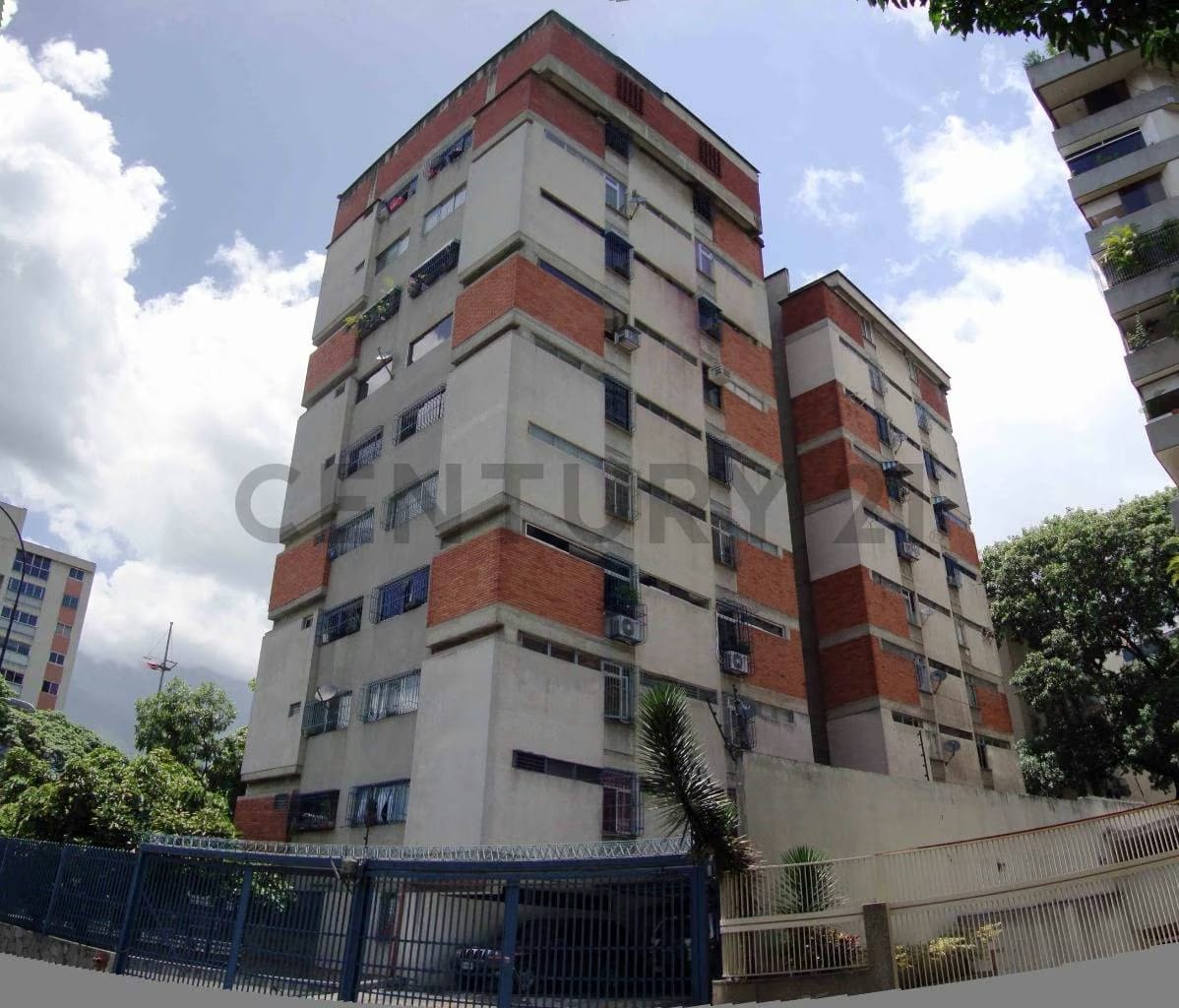 Amplio Iluminado se Vende apartamento en el Bosque