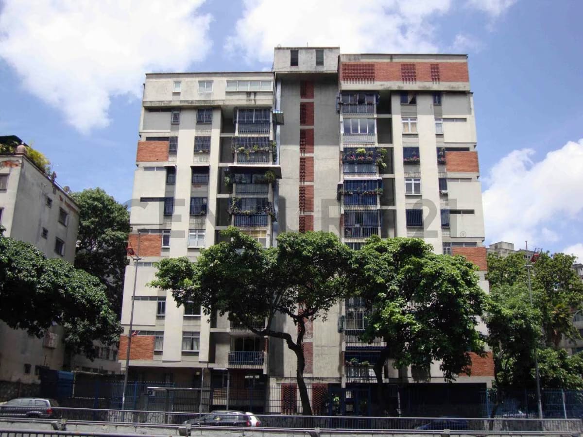 Amplio Iluminado se Vende apartamento en el Bosque - 2