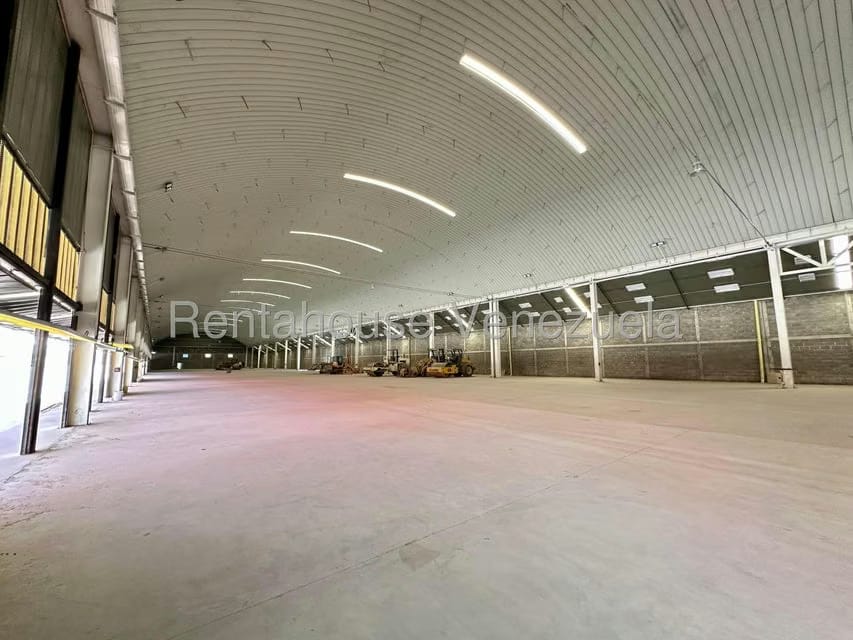 Comercial (Galpon - Deposito) en Venta en Zona Industrial 2, Lara - 12