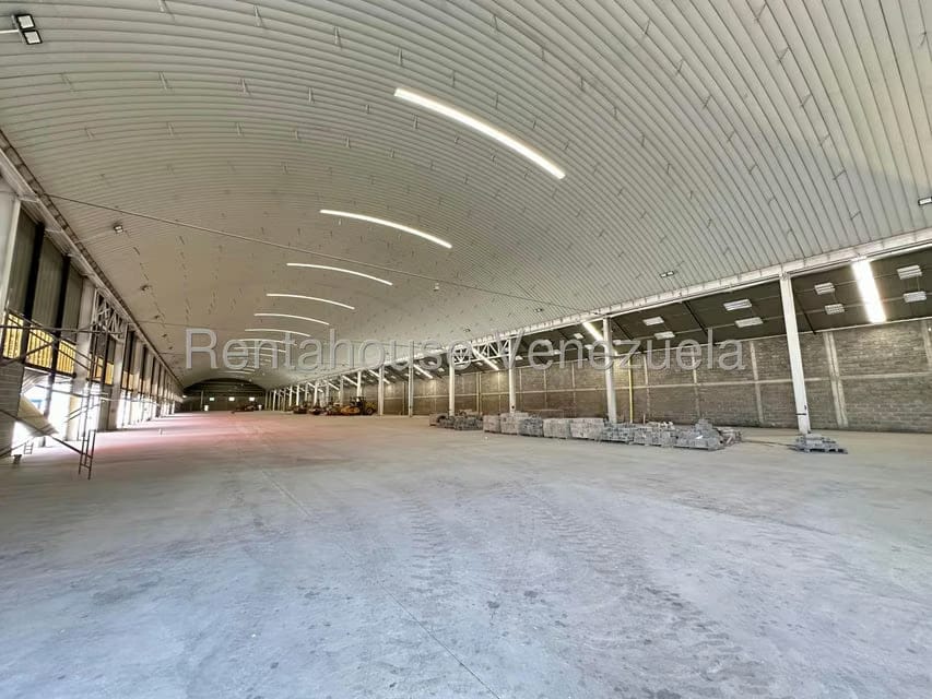 Comercial (Galpon - Deposito) en Venta en Zona Industrial 2, Lara - 13
