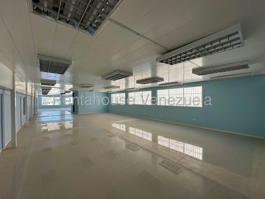 Comercial (Galpon - Deposito) en Venta en Zona Industrial 2, Lara - 23