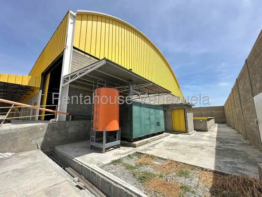 Comercial (Galpon - Deposito) en Venta en Zona Industrial 2, Lara - 25